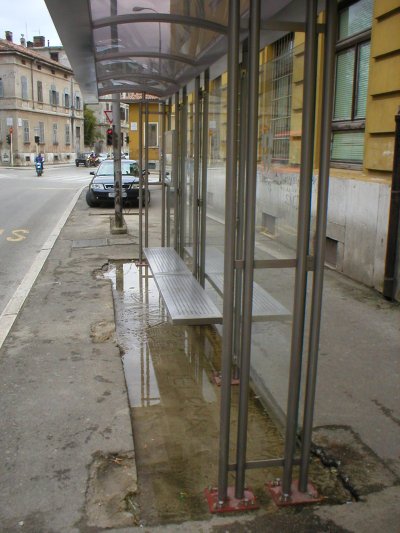 Ako �ekate bus za Premanturu mo�ete namo�iti i 'kurje o�i', jer �e vam se poprili�no raskvasiti dok do�e bus. 
